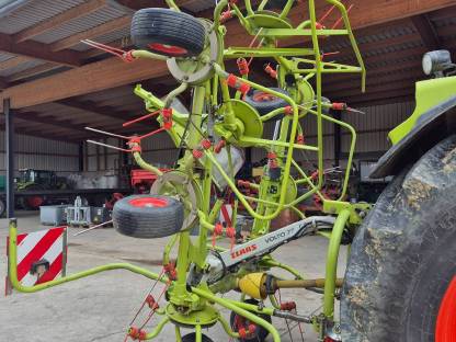 Bild 2:Claas Volto 77