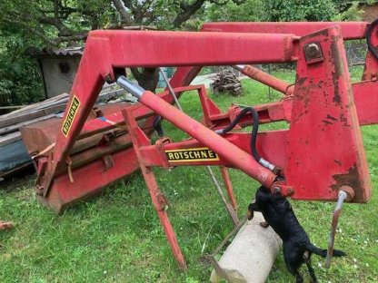 Bild 2:Frontlader für Lindner 420 SA und Zwillingsräder 28