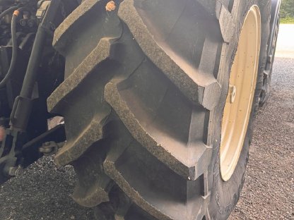 Bild 8:New Holland T 7030