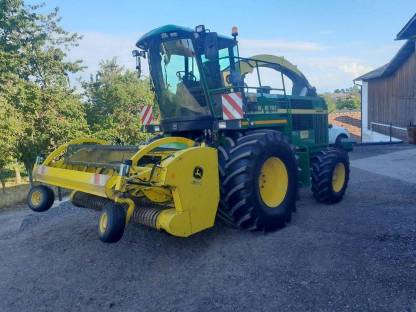 Feldhäcksler John Deere 6850