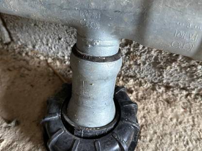 Bild 5:Schütz Dieseltank Heizöltank 1.000 l Füllleitungen