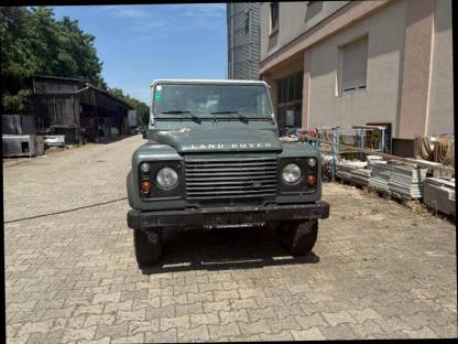 Bild 3:Land Rover Defender 2011
