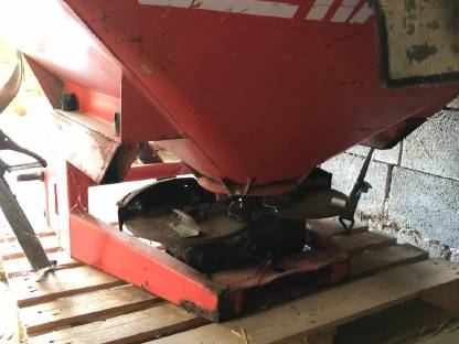 Bild 2:Düngerstreuer Rauch