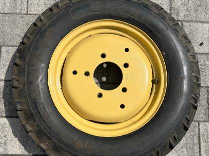 Vorderreifen mit Felge Steyr 180 182