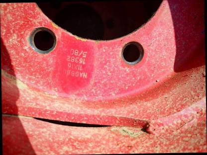 Bild 3:Zwei Ladewagenreifen mit Felge