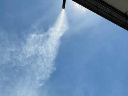 Bild 2:Komponenten für Wasser-Sprühnebelsysteme zur Stallkühlung