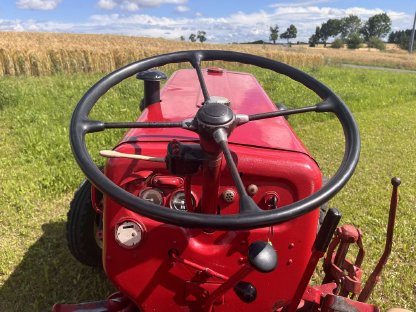 Bild 4:McCormick Farmall D 324