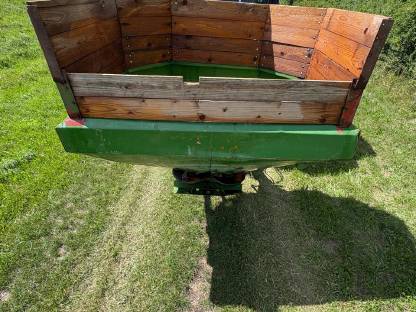 Bild 7:Amazone Düngerstreuer