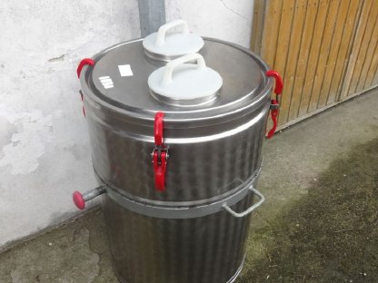 Milchtank 200 l isoliert