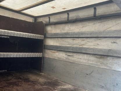 Bild 5:Mercedes Sprinter Planenaufbau