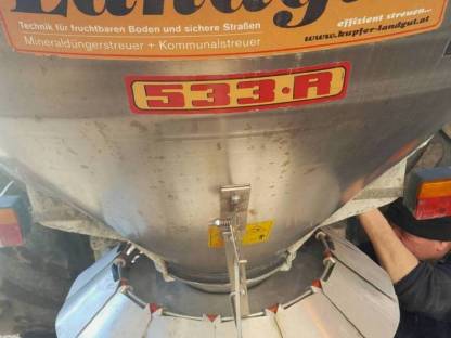 Bild 3:Landgut 533R Streuer