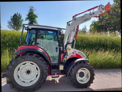 Steyr Kompakt 4085 mit Hauer Frontlader und Forstausrüstung