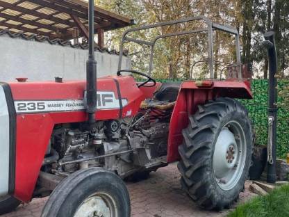 Bild 2:MF Traktor 235