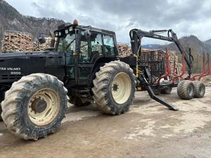 Forsttraktor Valtra Valmet 8950 + Forstanhänger Nokka 302SX