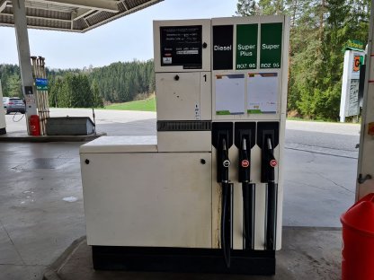 Zapfsäule Tankstelle Kraftstoffzapfanlage
