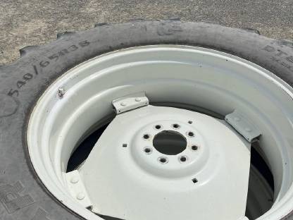 Bild 8:New Holland TS100 Kompletträder