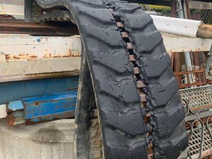 Bild 3:Gummiketten für Takeuchi Bagger TB 016 und 235
