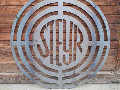 Bild 2:Steyr Logo, Traktor, Blech, rund 95 cm Dm.