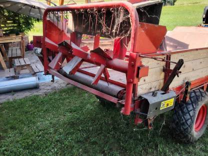 Bild 4:Pöttinger 15 Ladewagen/Miststreuer