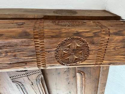 Bild 2:Antike Holzdecke aus 1794 ( 35m2 )