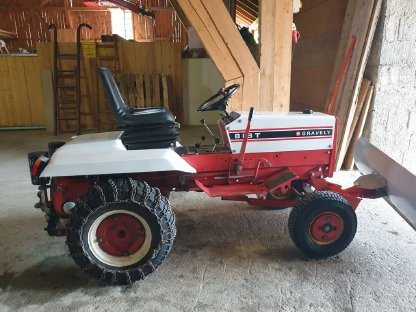 Kleintraktor mit Schneeschild und Schneefräse Gravely 818T