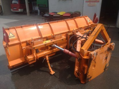 Bild 2:Kahlbacher Schneepflug HES 270
