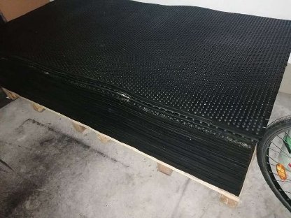 Bild 9:Gummimatten, Bodenschutzmatten, Pferdeanhänger Boden