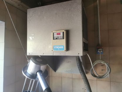 Bild 4:Rohrmelkanlage DeLaval mit Kühlaggregat und 300 l Milchtank