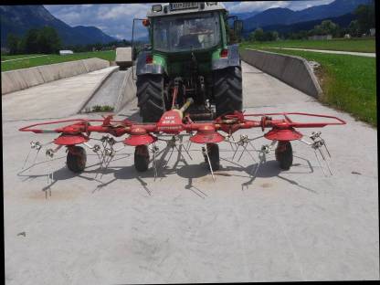 Bild 4:Kreiselzetter Pöttinger Hit 40A