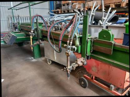 Bild 2:Brennschneidanlage