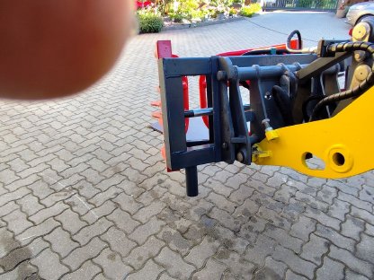 Bild 4:Weidemann Ballenzange