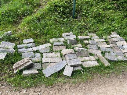 Bild 2:Granit-Randleisten