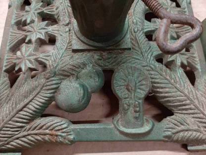 Bild 4:3 Weihnachtsbaumständer Guss