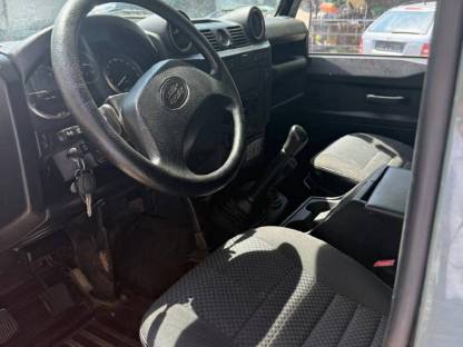 Bild 6:Land Rover Defender 2011