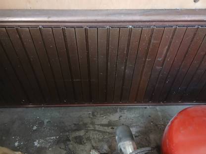 Bild 4:Ölbrenner, Druckausdehnungsgefähß und zwei Heizkörper