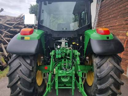 Bild 9:John Deere 6120 SE