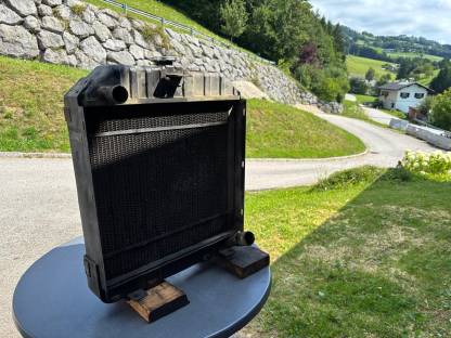 Bild 2:Kühler Steyr 8065