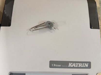 Handtuchspender für Katrin-Papierrollen