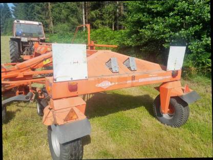 Bild 2:Kuhn Seitenschwader