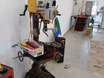 Bild 2:Standbohrmaschine