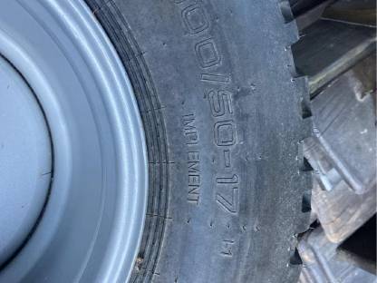 Bild 2:Anhängerreifen