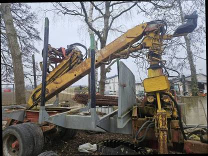 Bild 2:Rückewagen mit Kran