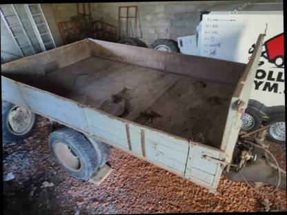 Bild 2:3-Seiten Kipper