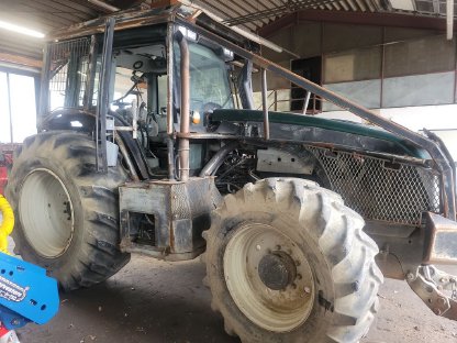 Bild 4:Valtra T173 H - Forsttraktor mit Vollausstattung