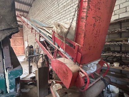 Bild 2:Förderband für eckige kleine Ballen