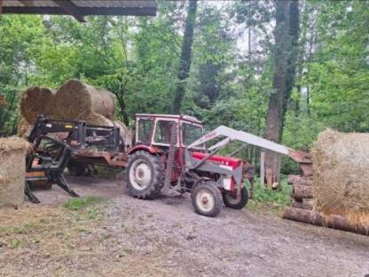 Bild 3:IHC 434 mit Hydrac Frontlader