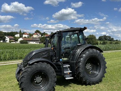 Bild 3:Valtra N175D Neuschlepper