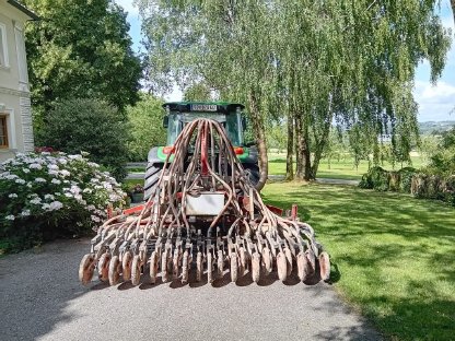Bild 2:Horsch Pronto Säschiene 3 m mit Fronttank, hydr. Antrieb