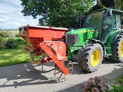 Bild 4:Horsch Pronto Säschiene 3 m mit Fronttank, hydr. Antrieb