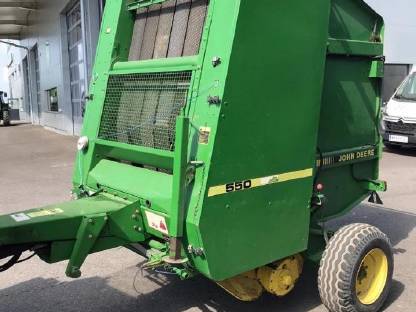 Bild 2:Rundballenpresse John Deere 550
